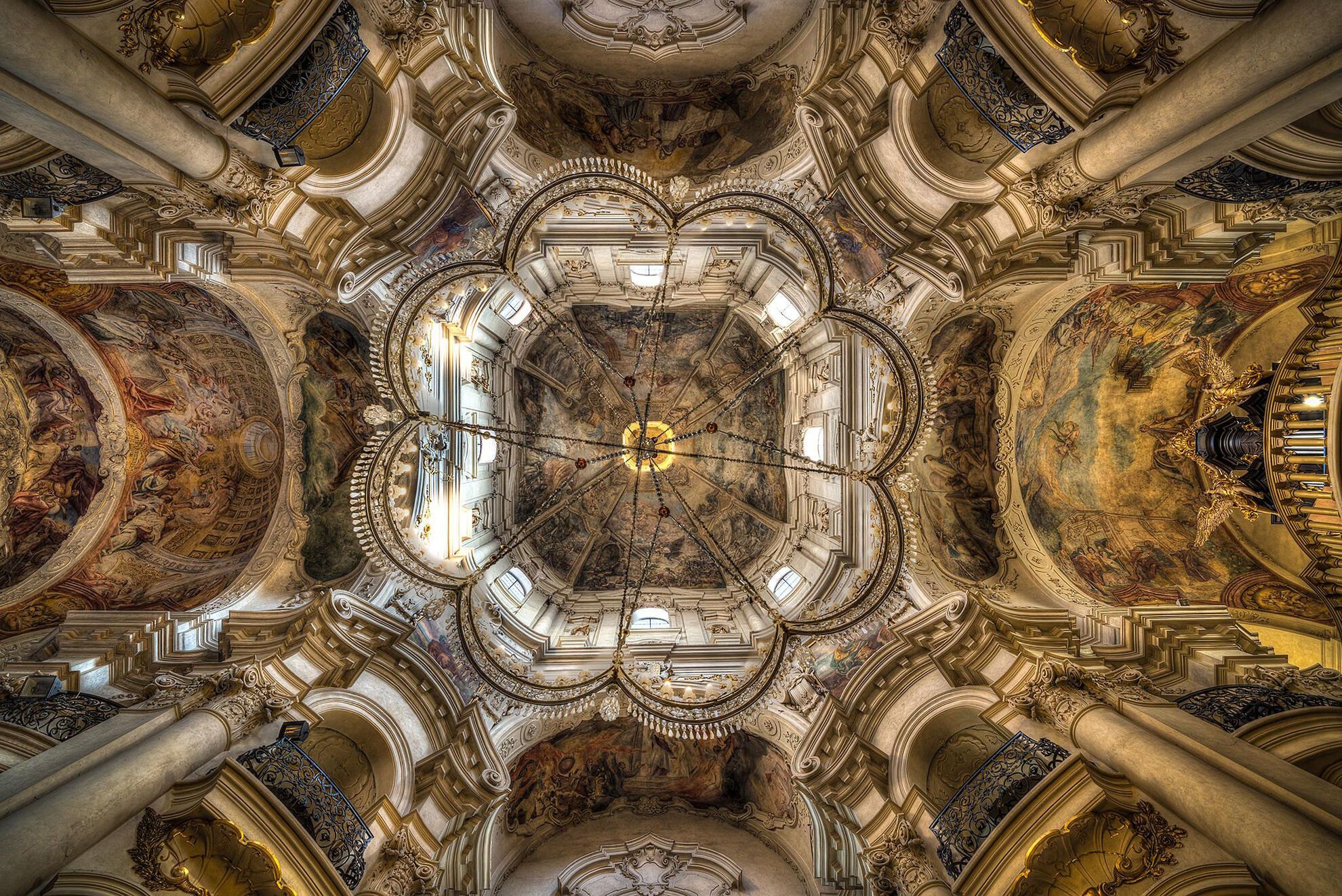 Příběhy pražských svatyní - kniha, která odhaluje jejich historii i další spojitosti